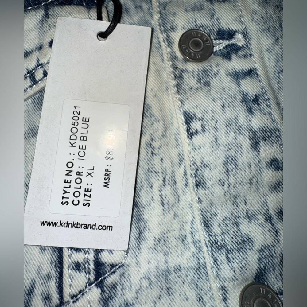 KDNK Los Angeles Distressed Acid Wash Denim Jacket - Ice Blue  Size XL- NWT - Picture 5 of 10